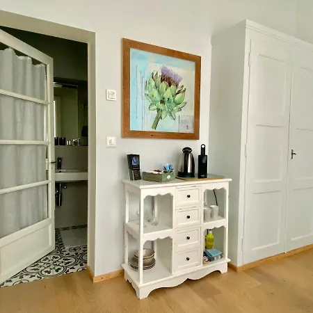 Lovely In A From 18th Century Apartmán *